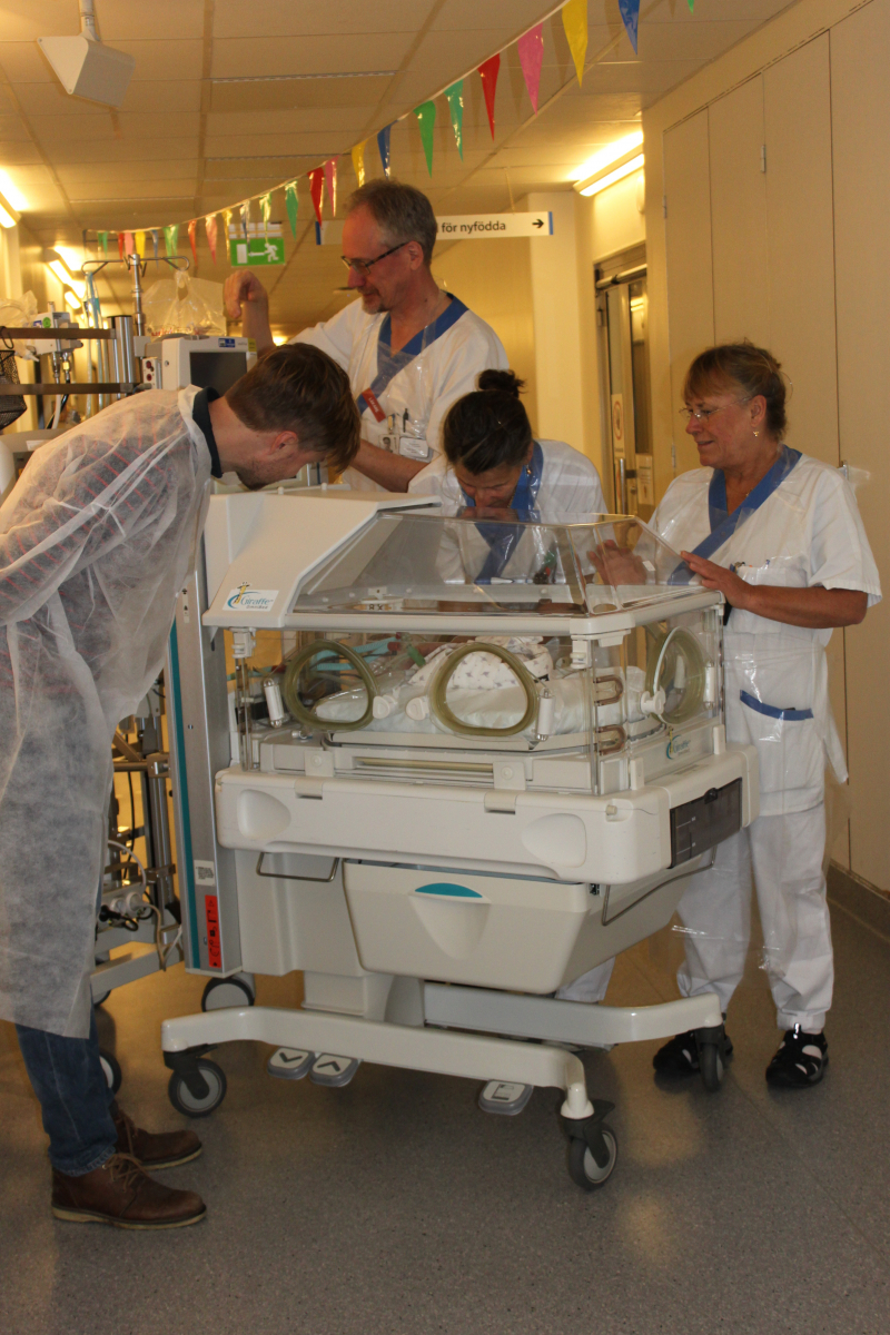 At Uppsala University Hospital, Erik Normann, Anette Johansson and Kerstin Segelström (second left to right) show Fourth State Systems’ CEO Anders Persson (far left) an incubator where the company’s sensor technology could be installed (credit: Maria Kruse).